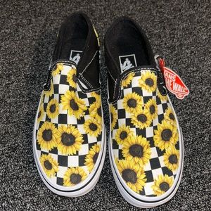Brand new with tags. never worn sunflower vans size 7